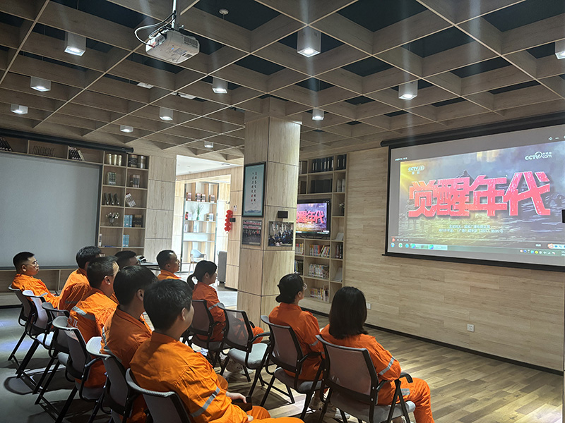 弘旭團總支開展紅色觀影活動(圖1) 弘旭團總支開展紅色觀影活動(圖1)