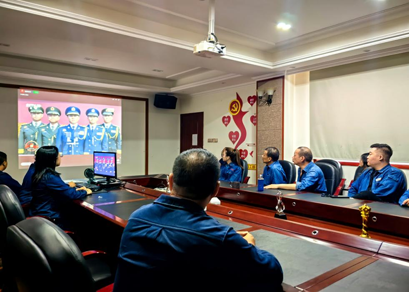  弘旭公司組織觀看九三閱兵式，激發(fā)愛國熱情(圖3)